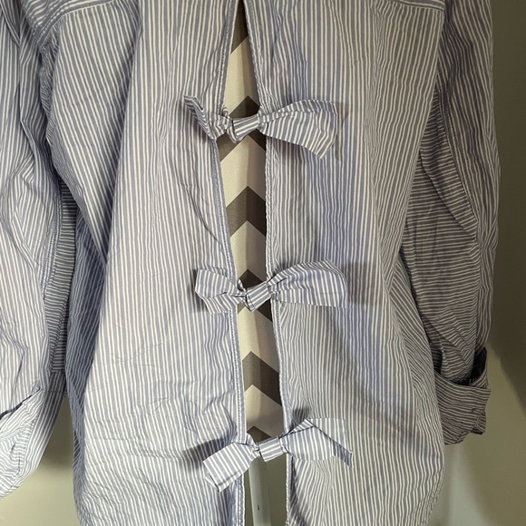 Free People button up. Tie back. Medium. - Picture 5 of 6